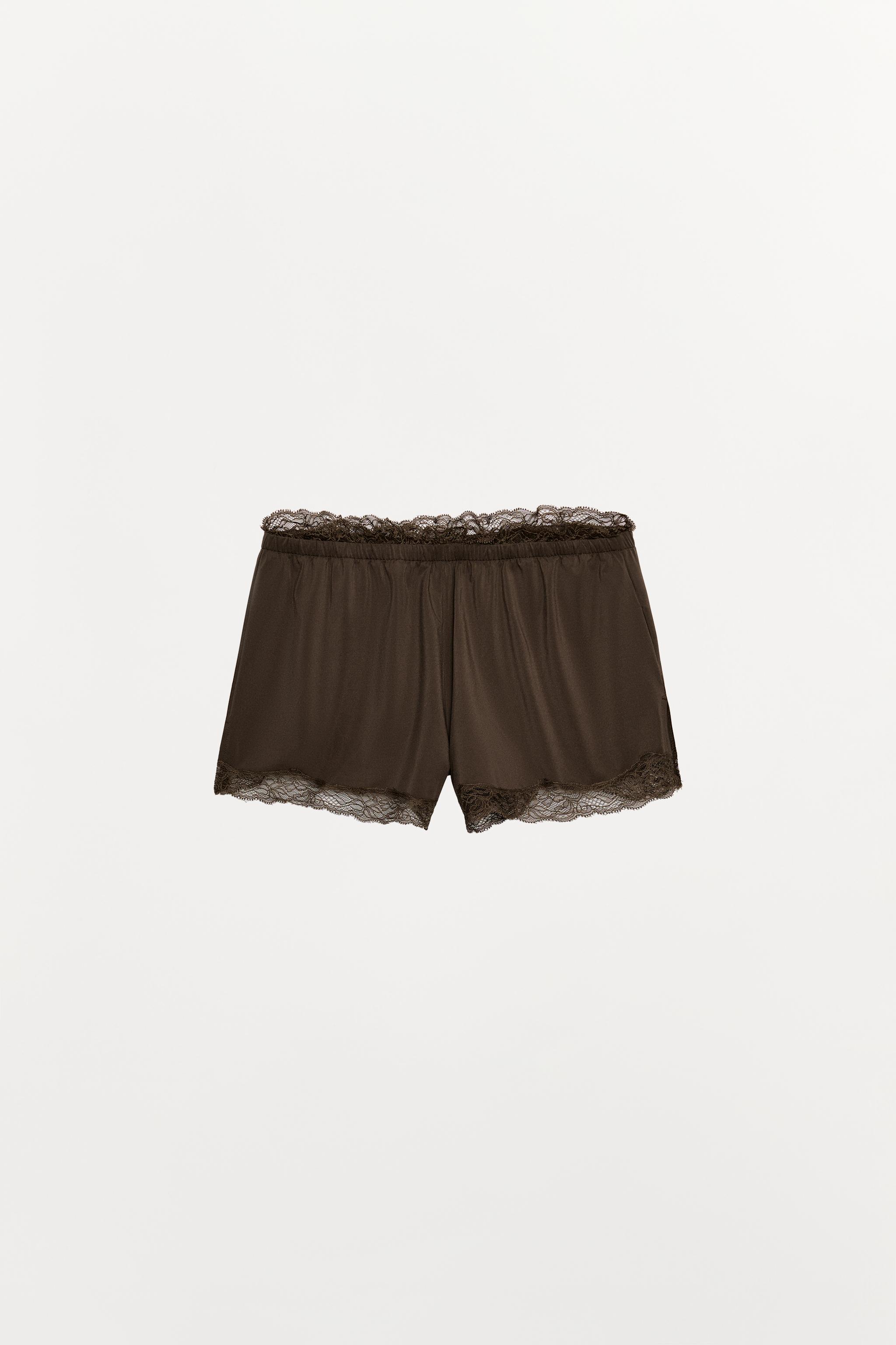 SHORT FLUIDE EN DENTELLE